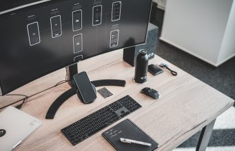 How to Stay Up-to-Date on the Latest UI/UX Design Trends in the USA laptop with dark theme