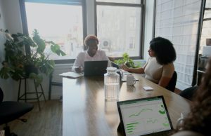 Balancing Aesthetics and Functionality: How USA UI/UX Designers Excel group of people picture